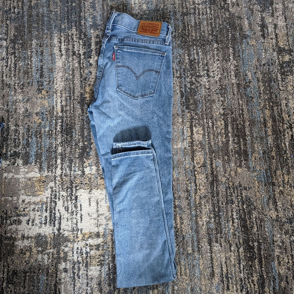 Size 26 Levi's jeans - Picture 2 of 2